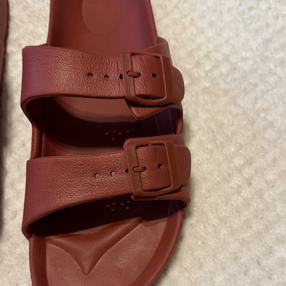 🩴 Express Rubber Slide Sandals – shade of Red, Size 12 - Picture 2 of 13
